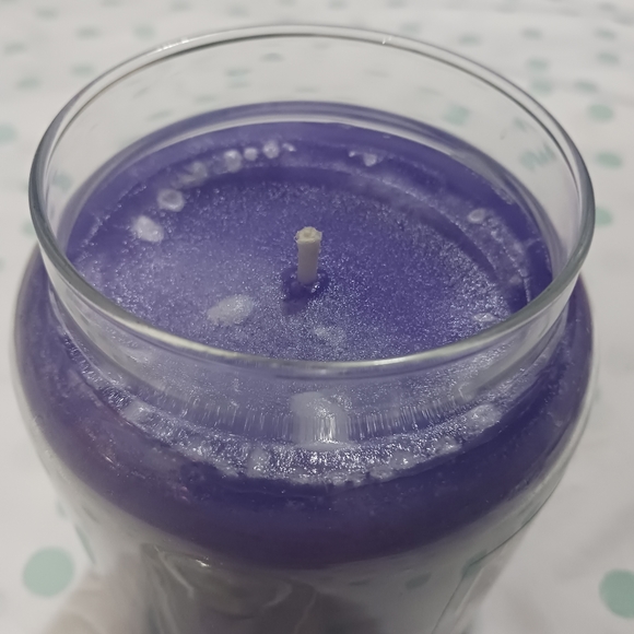 NWT! YANKEE CANDLE (Lilac Blossom, 22oz) - Picture 6 of 7